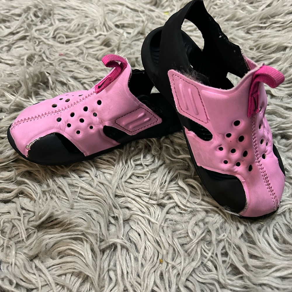 Nike sandals toddler size 8
